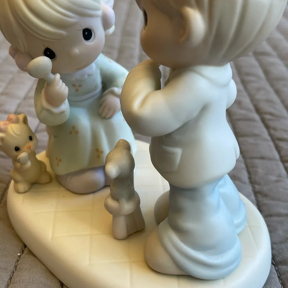 Precious Moments collectible figurine - Picture 2 of 7